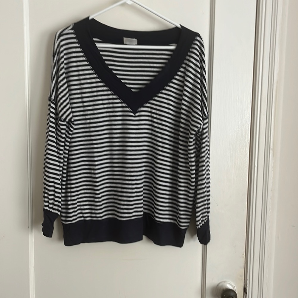 Effortlessly Chic: Striped V-Neck Slouchy Sweater (Size Large)